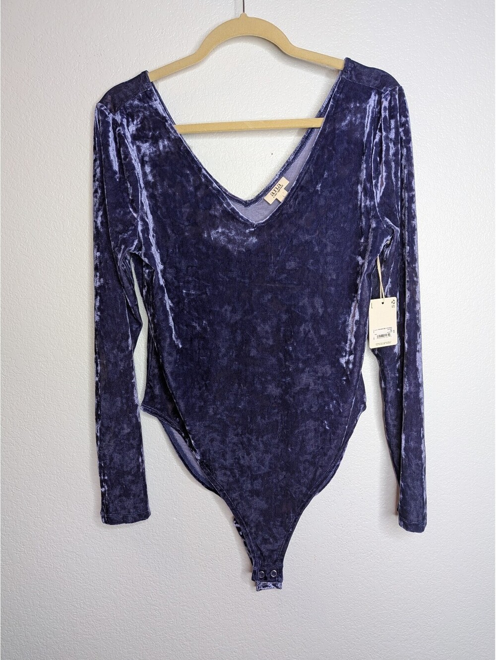 a.n.a Blue Sapphire Crushed Velvet Long Sleeve Bodysuit Size Large NWT